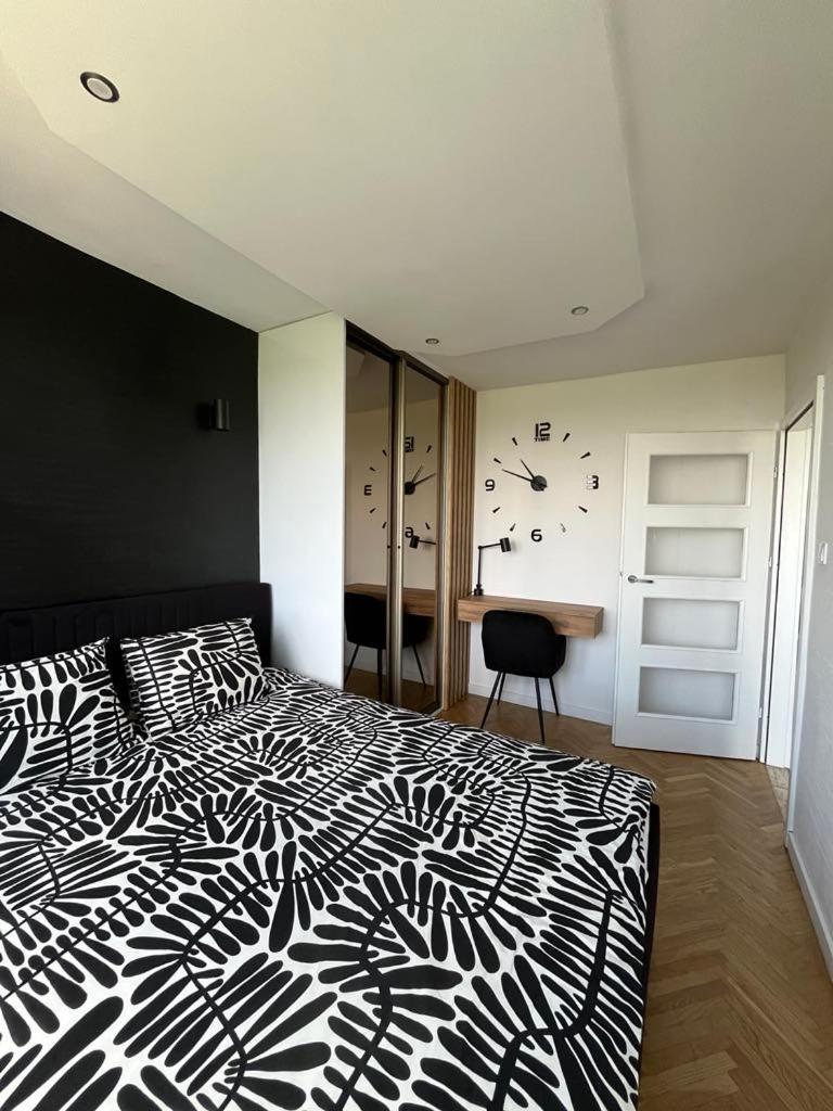 Xiii Pietro Stadion Narodowy Apartment *